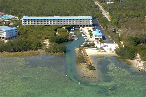 Ocean pointe key largo - With a stay at Ocean Pointe Suites at Key Largo in Tavernier, you'll be by the ocean, just a 1-minute walk from Baker's Cay Resort Beach and 13 minutes by foot from Harry Harris Park. This beach hotel is 7.3 mi (11.7 km) from Jimmy Johnson's Big Chill and 10.7 mi (17.3 km) from John Pennekamp Coral Reef State Park. 